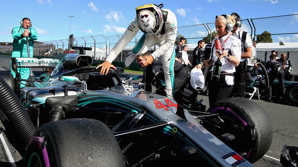 La derrota de Mercedes y Lewis Hamilton en Australia tuvo mucho que ver con un fallo estratégido y un claro desconocimiento con el reglamento, más que con el rendimiento de un W09 que es el mejor coche de la parrilla. (Getty)