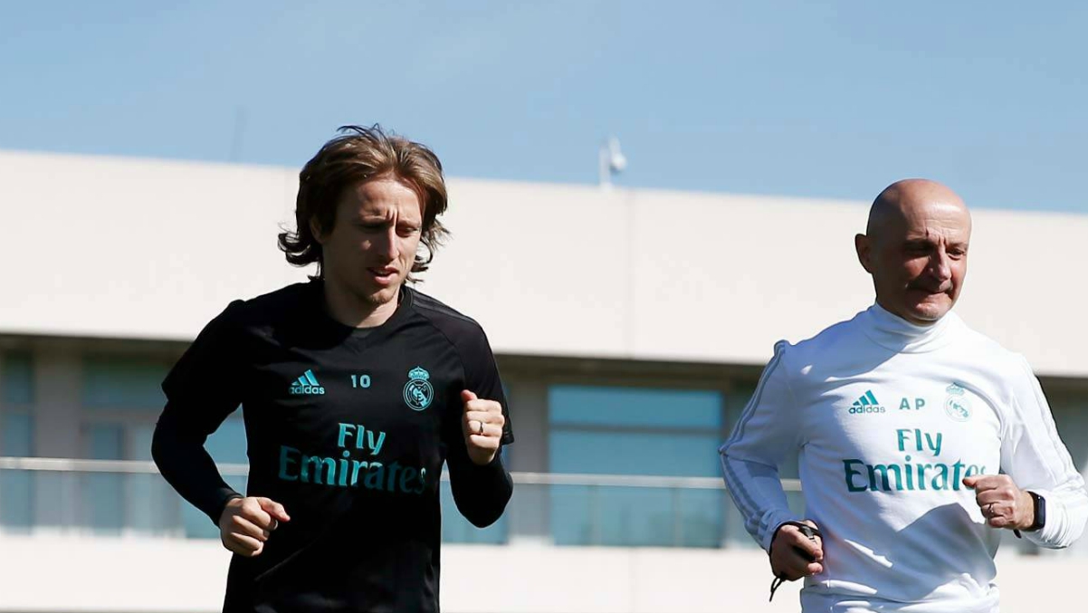 Modric junto a Pintus en el entrenamiento de este lunes. (www.realmadrid.com)