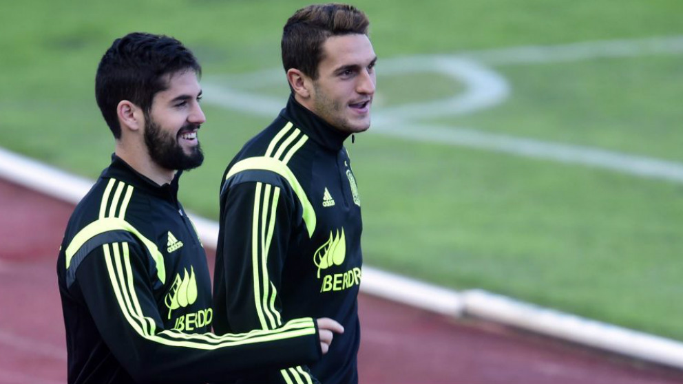 Isco y Koke, en un entrenamiento con la selección española. (AFP)
