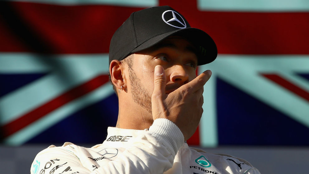 Lewis Hamilton ha culpado a Mercedes de su derrota en el Gran Premio de Australia de Fórmula 1, además de asegurar sin tapujos que su rival en Ferrari es Sebastian Vettel, sin contar con Kimi Raikkonen. (Getty)
