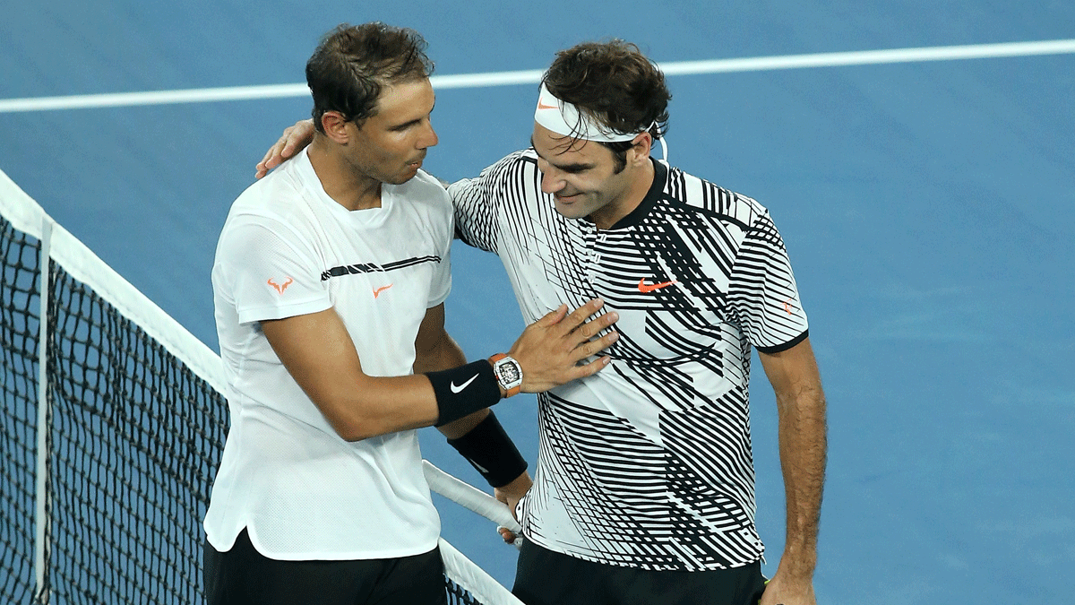 Nadal y Federer se saludan en un partido.
