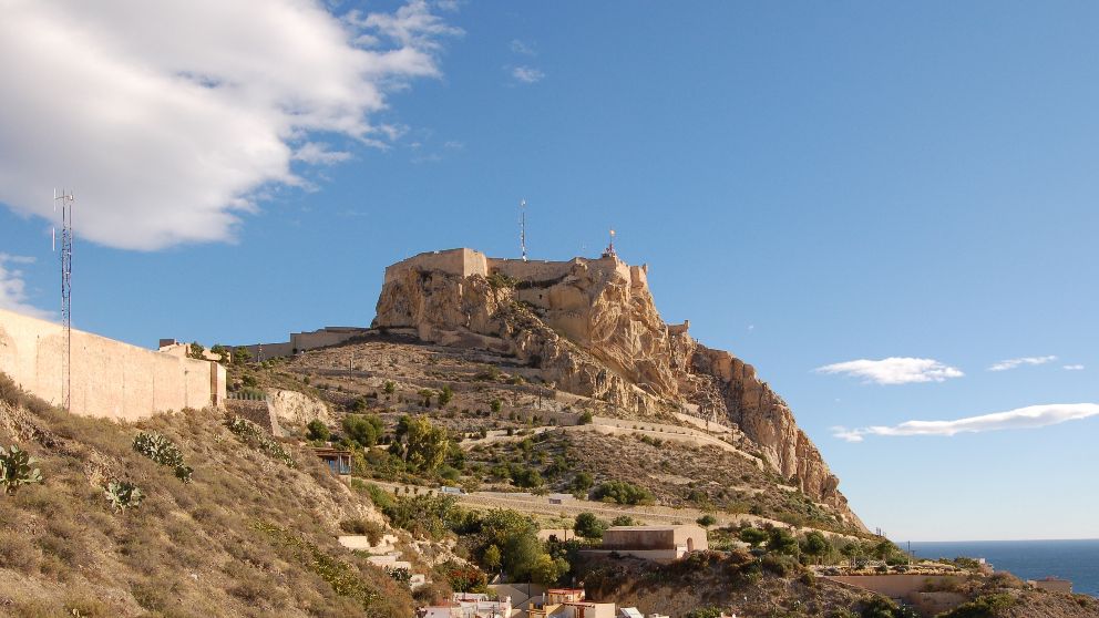 El castillo de Santa Bárbara, en la ciudad de Alicante.