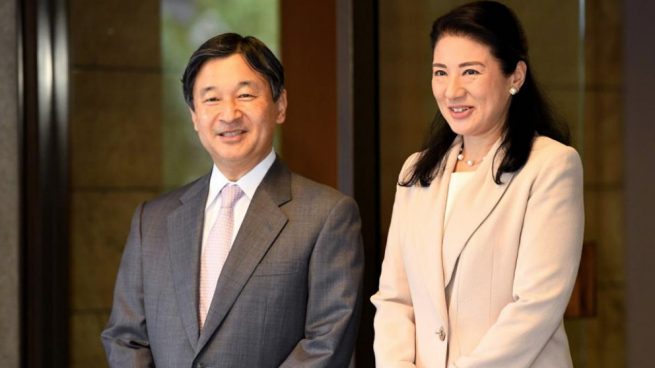 El píncipe Naruhito junto a la princesa Masako