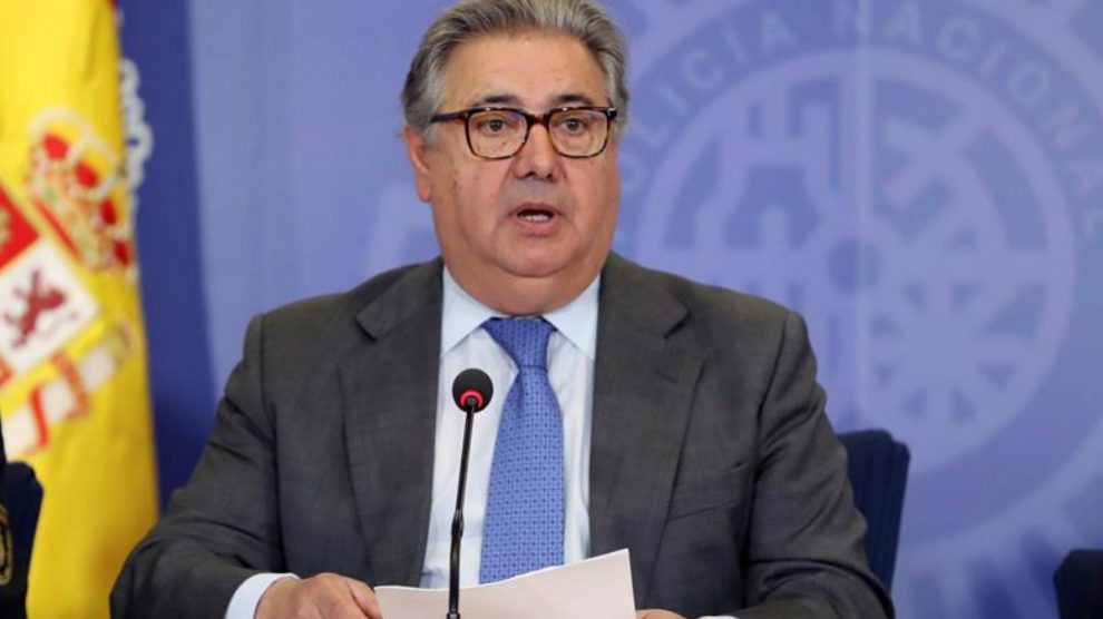 Juan Ignacio Zoido, ministro del Interior, durante una rueda de prensa. (Foto: EFE)