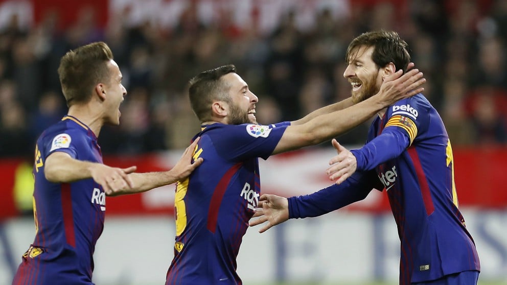 Los jugadores del Barcelona celebran el gol con Messi. (EFE)