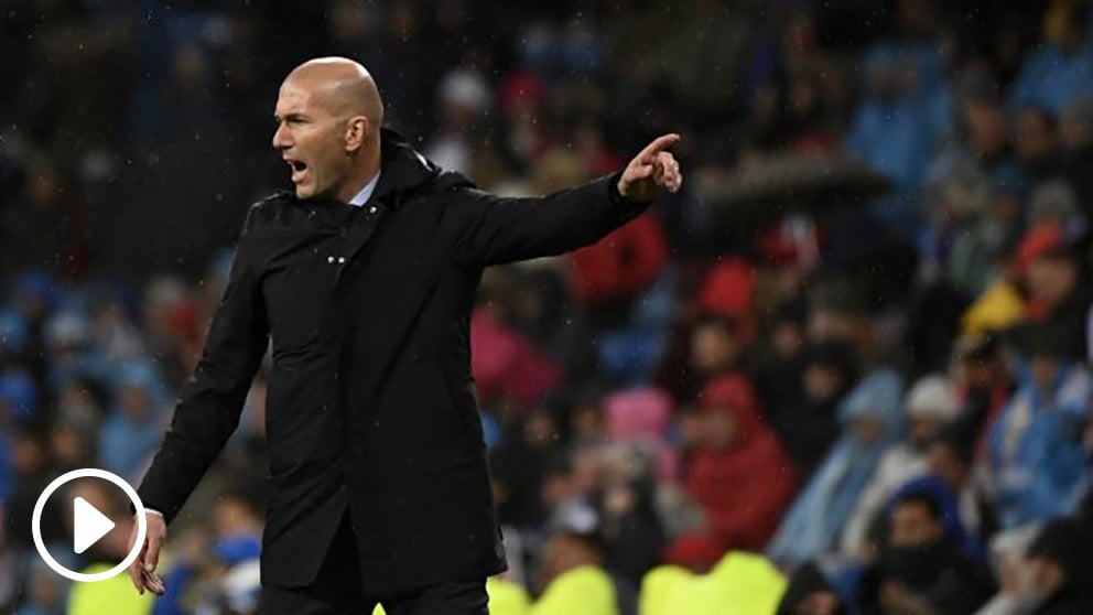 Zidane da instrucciones en un tramo del partido. (AFP)