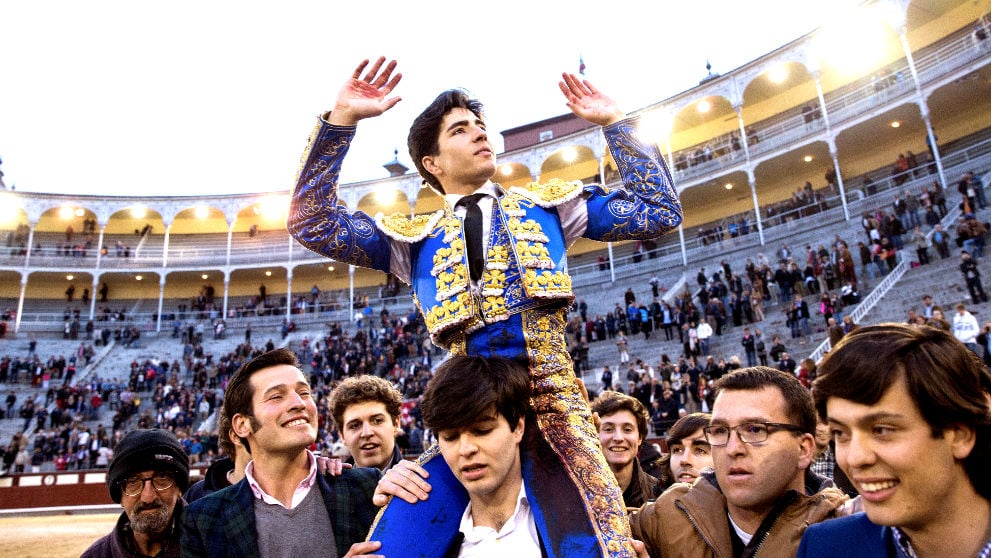 Álvaro Lorenzo sale a hombros este domingo en Las Ventas (Foto: Efe).