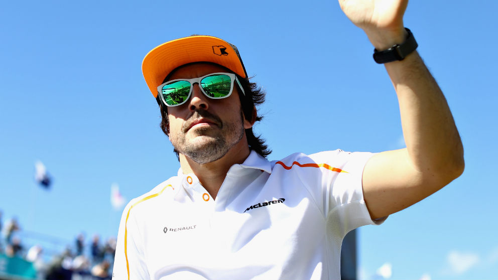 Fernando Alonso piensa que la consistencia a la hora de sumar puntos será tan o más importante que las ideas a desarrollar por McLaren para que el MCL33 acerque su rendimiento al Mercedes de Hamilton. (getty)