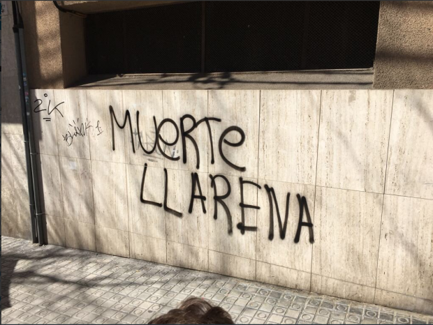 Aparecen pintadas de «¡A las armas segadors! ¡Estamos en guerra!» y «Muerte Llarena» en Mataró