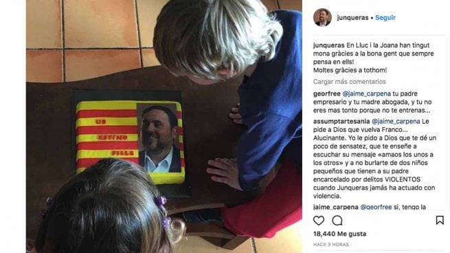 Los hijos de Junqueras celebran la Pascua con una mona con la cara de su padre y la senyera