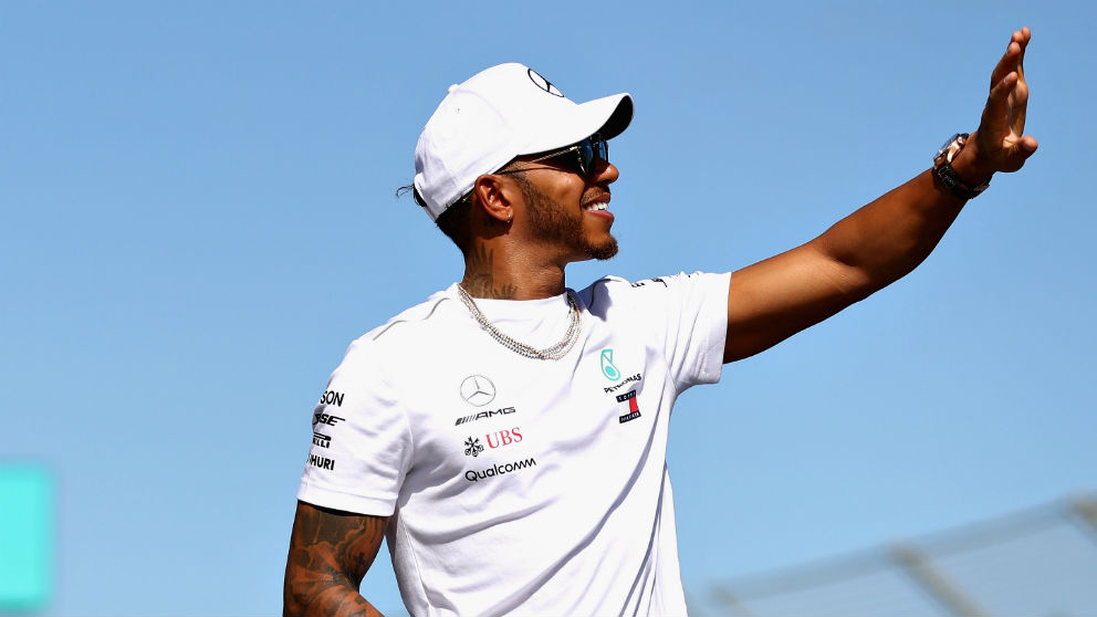 Lewis Hamilton sigue considerando a Mercedes culpable de su derrota en Australia, afirmando incluso que sería positivo que las estrategias dependiesen más de él que de los ordenadores del equipo. (Getty)