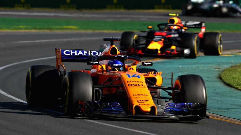 Eric Boullier ha dado esperanzas a Fernando Alonso asegurando que el rendimiento del McLaren MCL33 debería mejorar bastante a lo largo del año, después de superar todos los problemas de adaptación que están apareciendo para acoplar el motor Renault. (Getty)