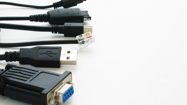 ¿Cuál es la diferencia entre un puerto serie y uno paralelo?