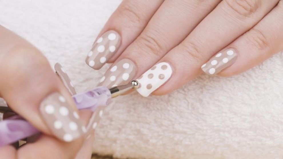 Cómo hacer diferentes dibujos en las uñas paso a paso
