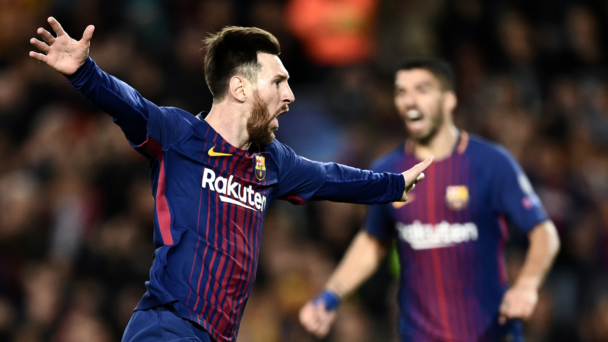 Leo Messi y Luis Suárez celebran el gol del Barcelona en la Liga Santander. (AFP)