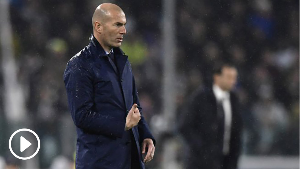 Zidane, en el banquillo del Juventus Stadium.