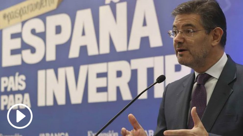 El ministro de Justicia, Rafael Catalá, muestra su apoyo a Cristina Cifuentes en la polémica sobre su posible falso máster. Foto: EFE