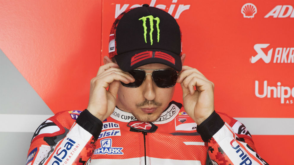 Las altas instancias de Ducati siguen confiando en que Jorge Lorenzo acabe siendo capaz de ser competitivo a lomos de la moto roja, algo para lo que el piloto necesita estar tranquilo y concentrado. (Getty)