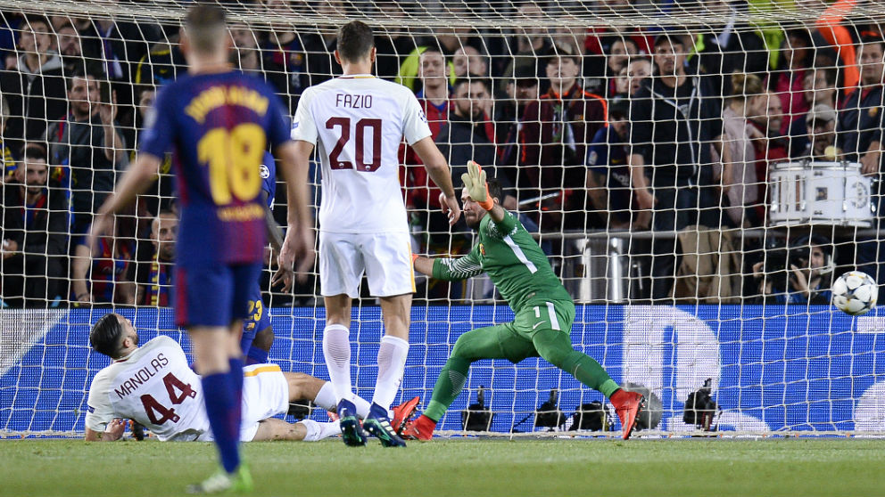 Manolas marca para el Barça en propia puerta. (AFP)
