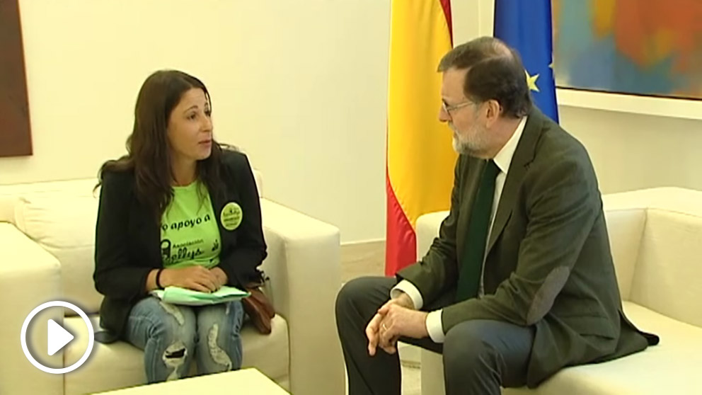 Rajoy se reúne con representantes de las ‘kellys’ en Moncloa.