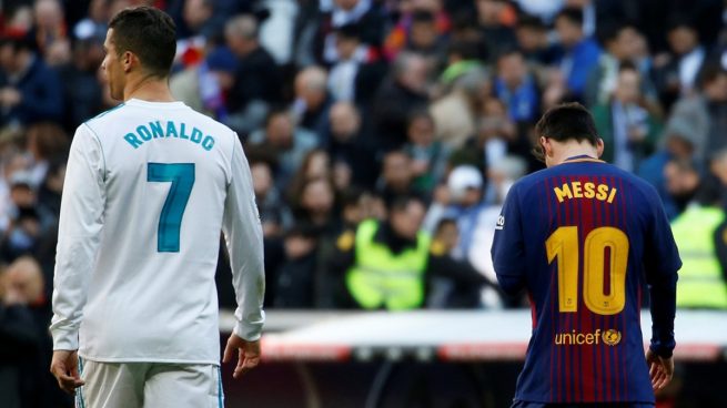 Cristiano Ronaldo y Messi, durante el último Clásico (AFP).