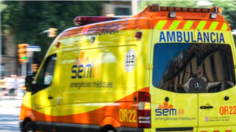 Imagen de una ambulancia de Cataluña.