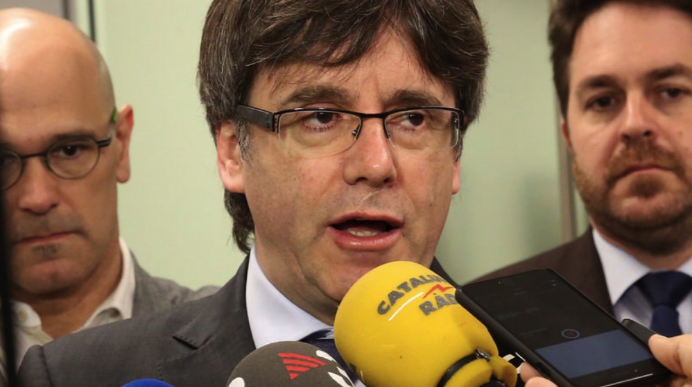Carles Puigdemont atendiendo a la prensa. (Foto. Flickr)