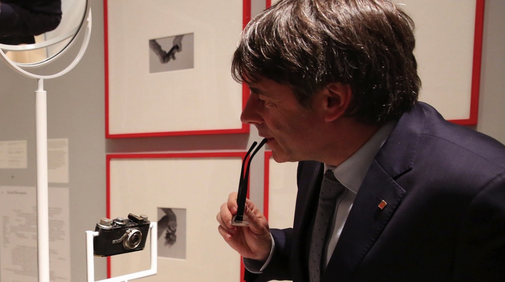 Carles Puigdemont visitando un museo. (Foto. Flickr)