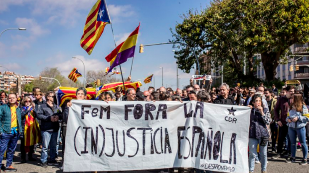 Concentración de los CDR en Barcelona contra el Rey y los jueces (Foto: Twitter)
