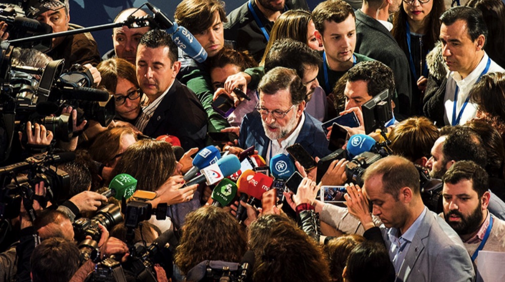 Mariano Rajoy atendiendo a la prensa. (Foto. PP)