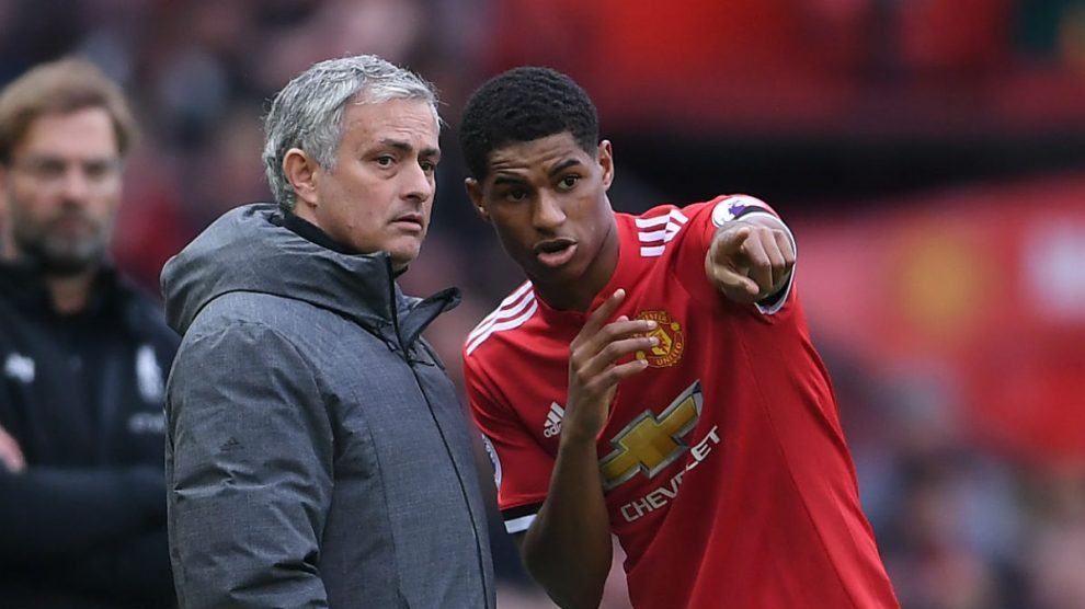 Rashford junto a Mourinho durante un duelo (Getty)