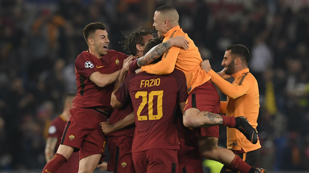 Los jugadores de la Roma celebran la épica remontada al Barcelona. (Getty)