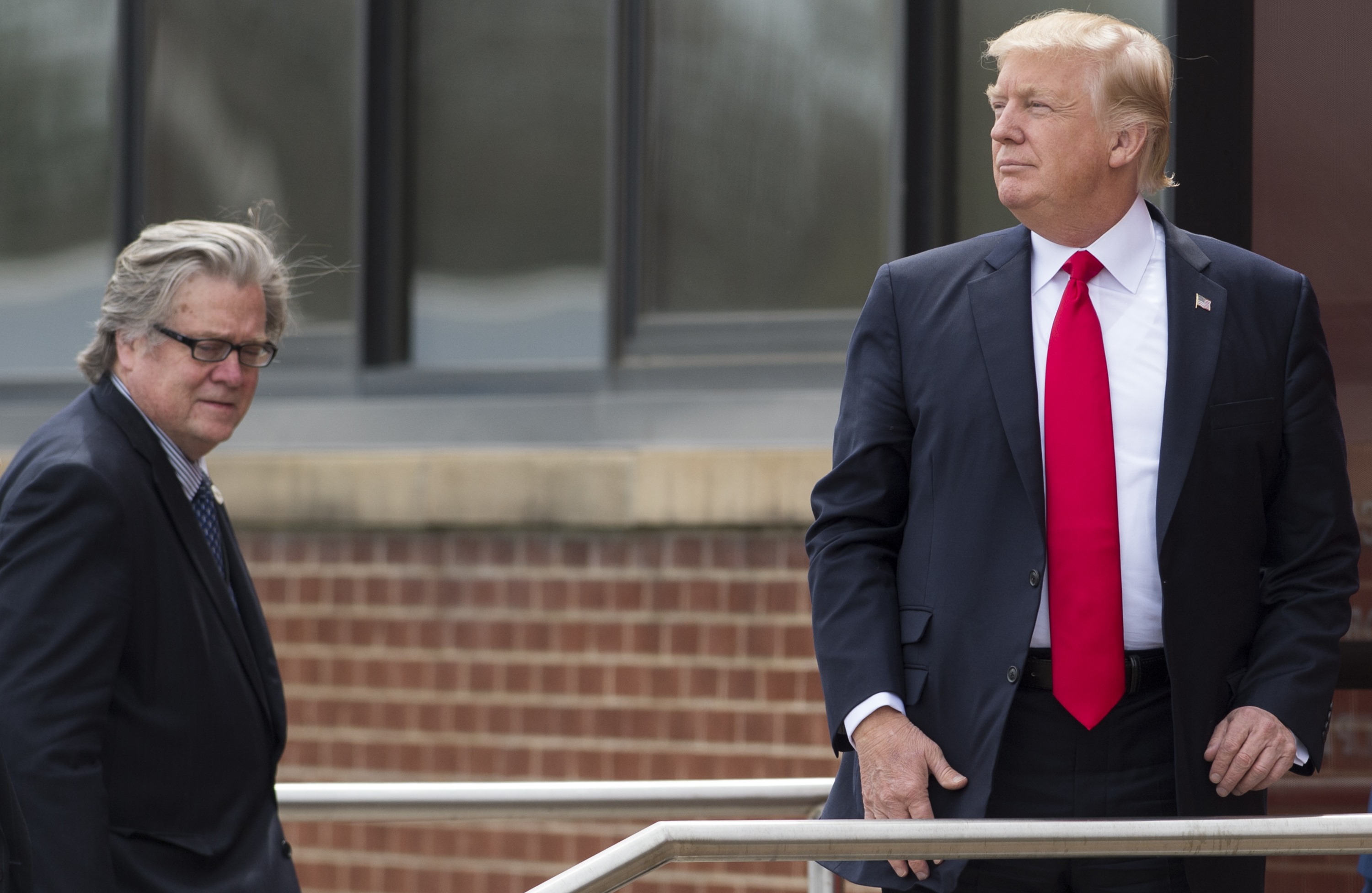 Steve Bannon y Donald Trump. (Foto: AFP)