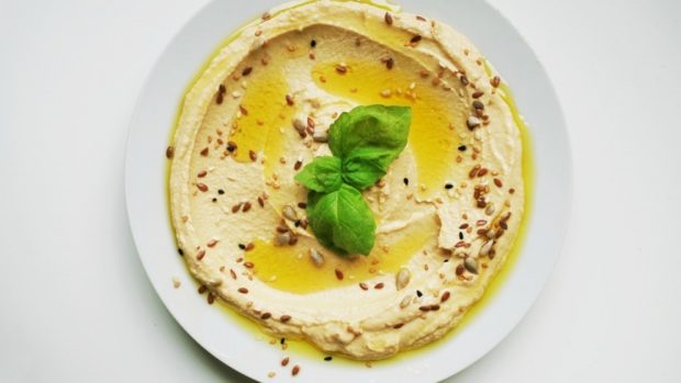 Receta de lasaña de remolacha con hummus