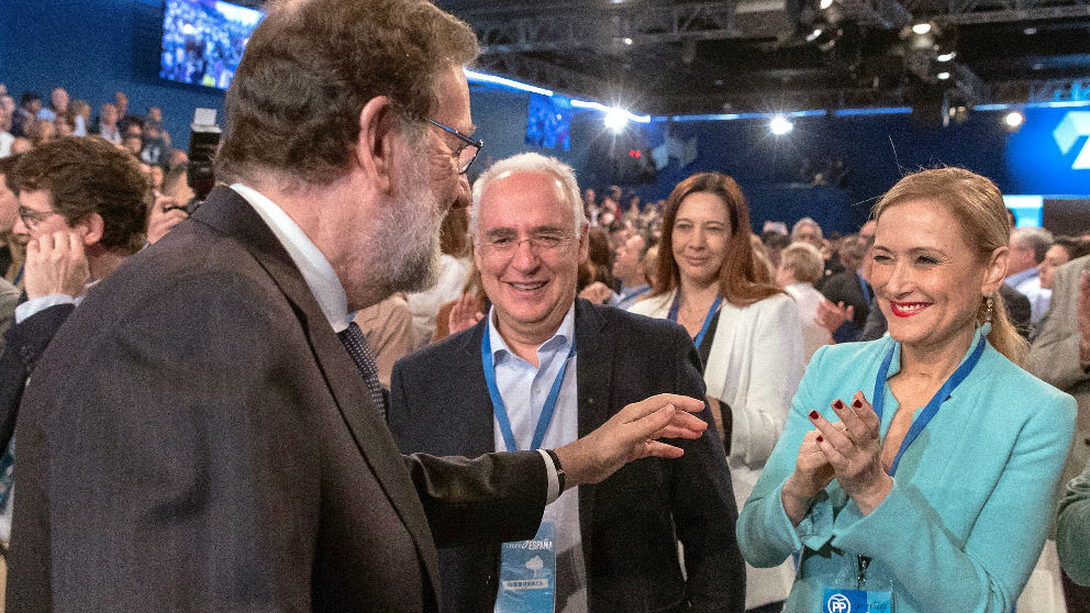 Mariano Rajoy, con Cristina Cifuentes, en la Convención Nacional del PP.
