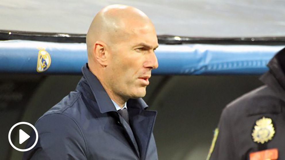Zidane, en un momento del partido. (Foto: Enrique Falcón)