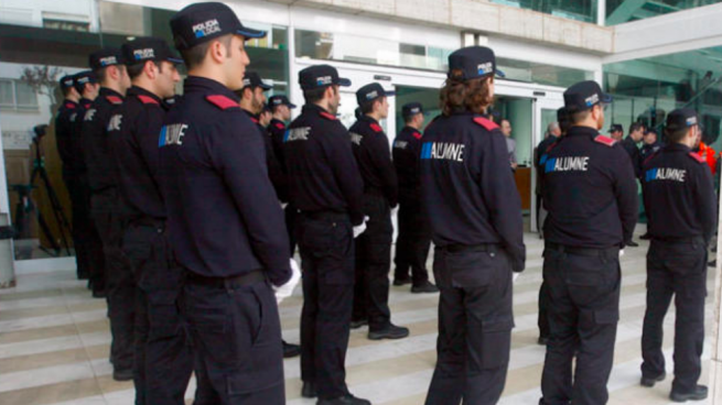 Agentes de la policía local en Baleares (Foto:Facebook)