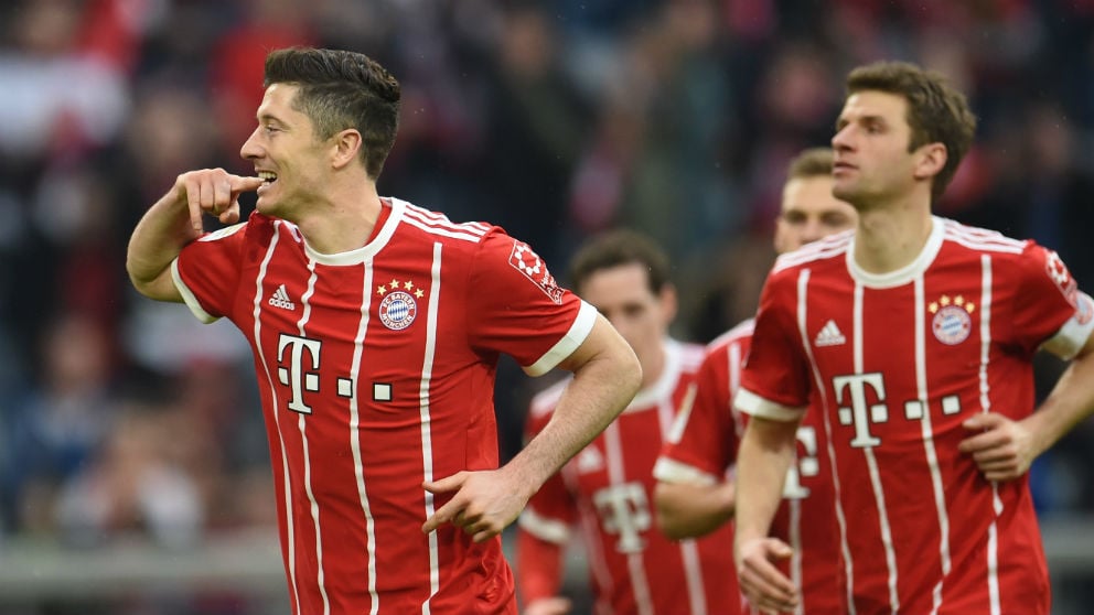 Robert Lewandowski celebra un gol con el Bayern de Múnich. (Getty)