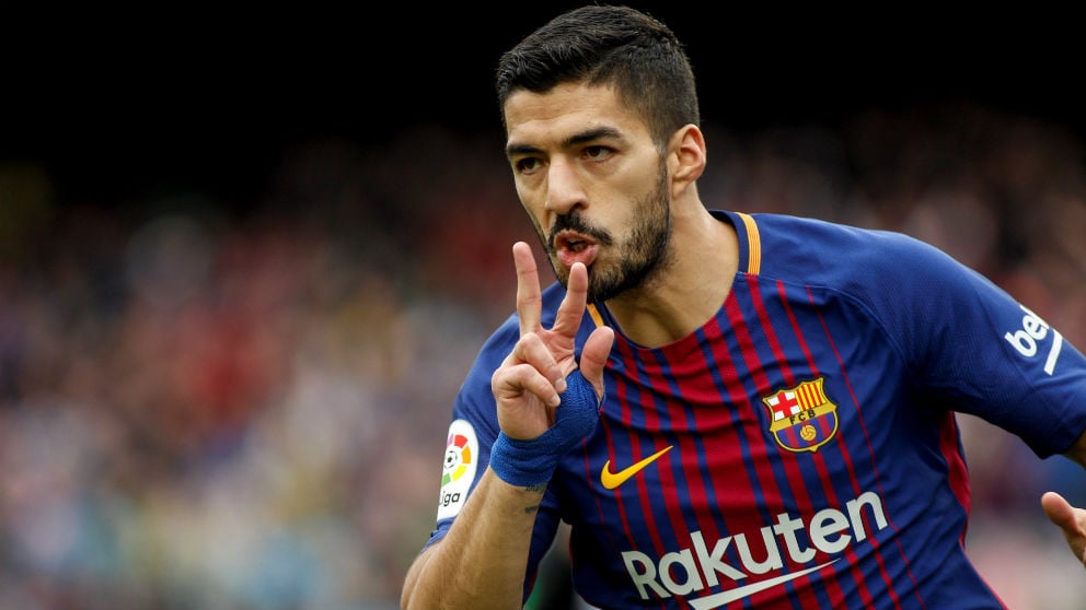 Luis Suárez celebra su gol frente al Valencia. (EFE)