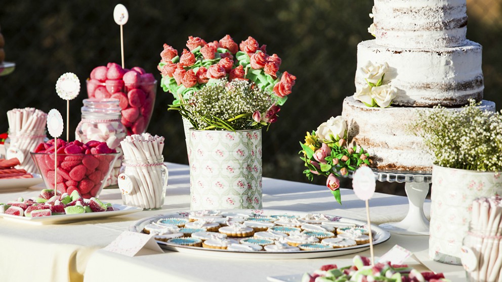 Cómo hacer mesas dulces para bodas bonitas y llamativas