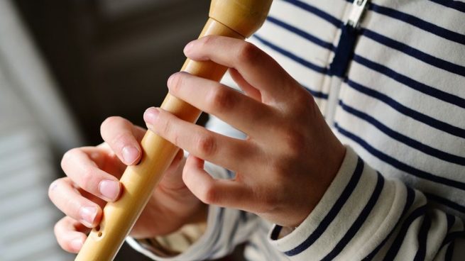 tocar canciones con la flauta
