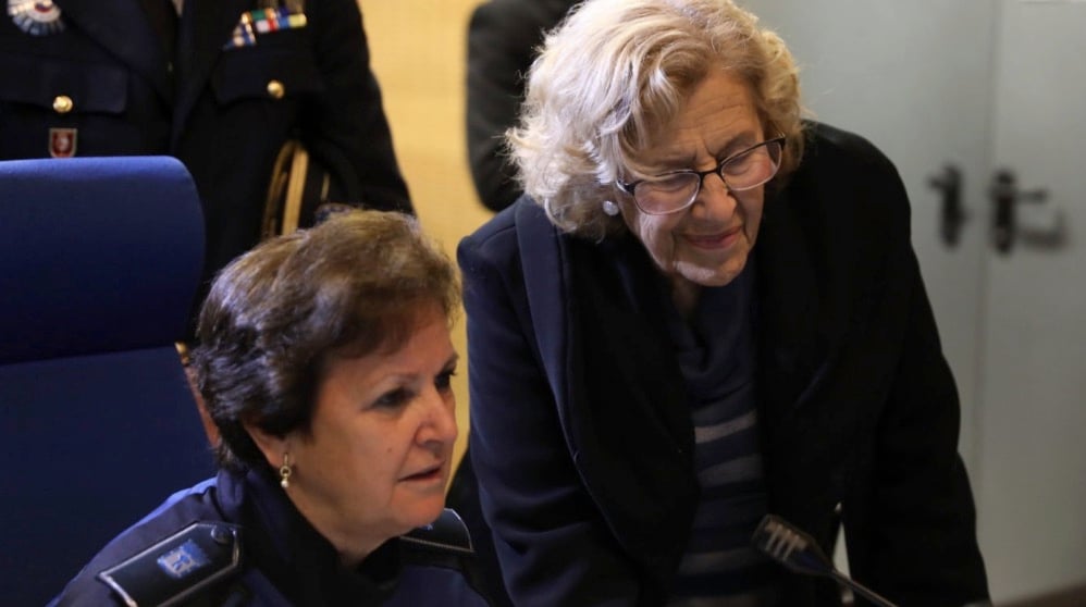 Manuela Carmena visitando a la Policía Municipal en imagen de archivo. (Foto. Madrid)