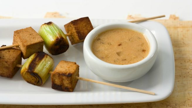 Tofu con salsa de cacahuetes