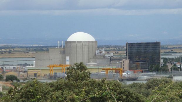 Ofensiva de PP, Vox y el PSOE de Extremadura para evitar el cierre de la central nuclear de Almaraz