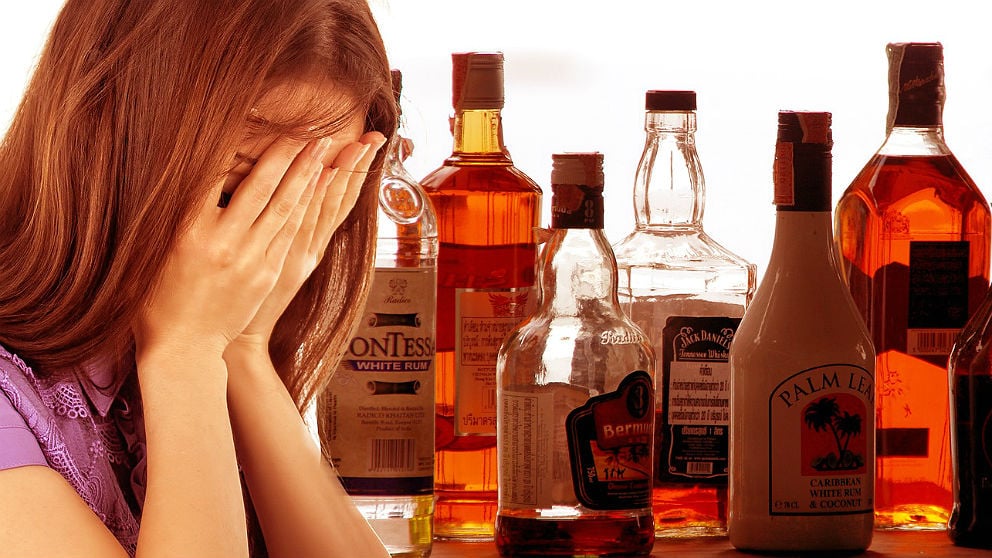 La futura ley contra el alcohol prevé sanciones para los padres de menores que beban.
