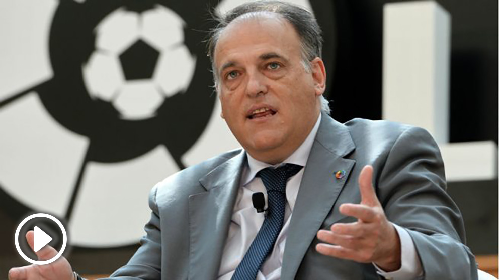 Javier Tebas durante una charla de LaLiga. (AFP)