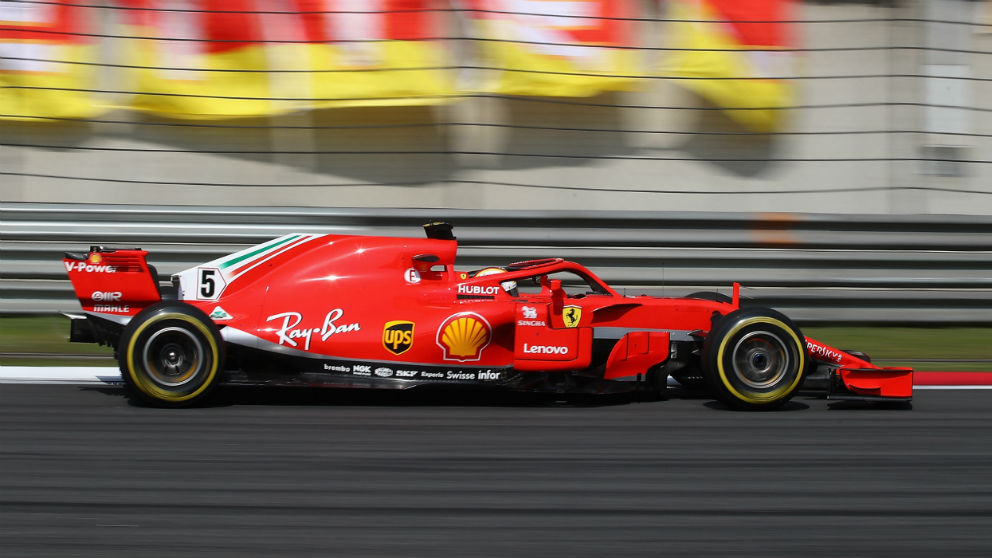 Ferrari hace tiempo que ha decidido que Sebastian Vettel sea su piloto número uno, algo que no se ve especialmente con buenos ojos desde diferentes sectores de la prensa italiana. (Getty)