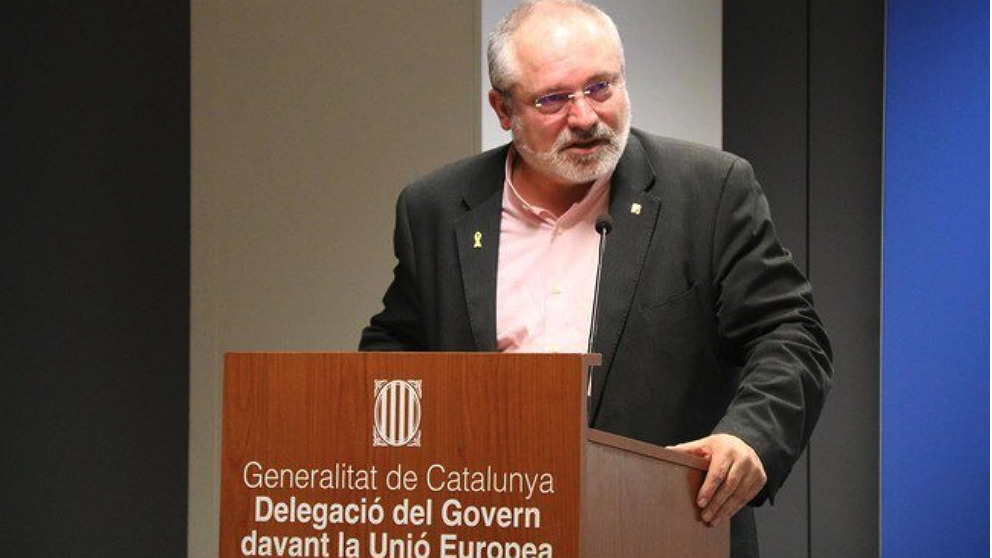 Lluís Puig, ex conseller fugado en Bruselas, dando un discurso en la delegación de Cataluña en Bruselas.