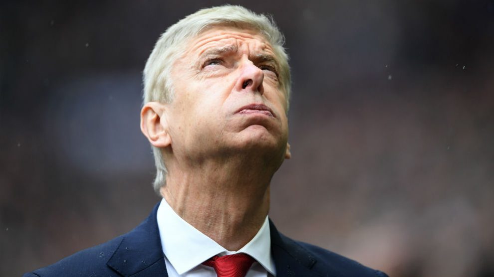 Arsène Wenger resopla en un partido con el Arsenal. (Getty)