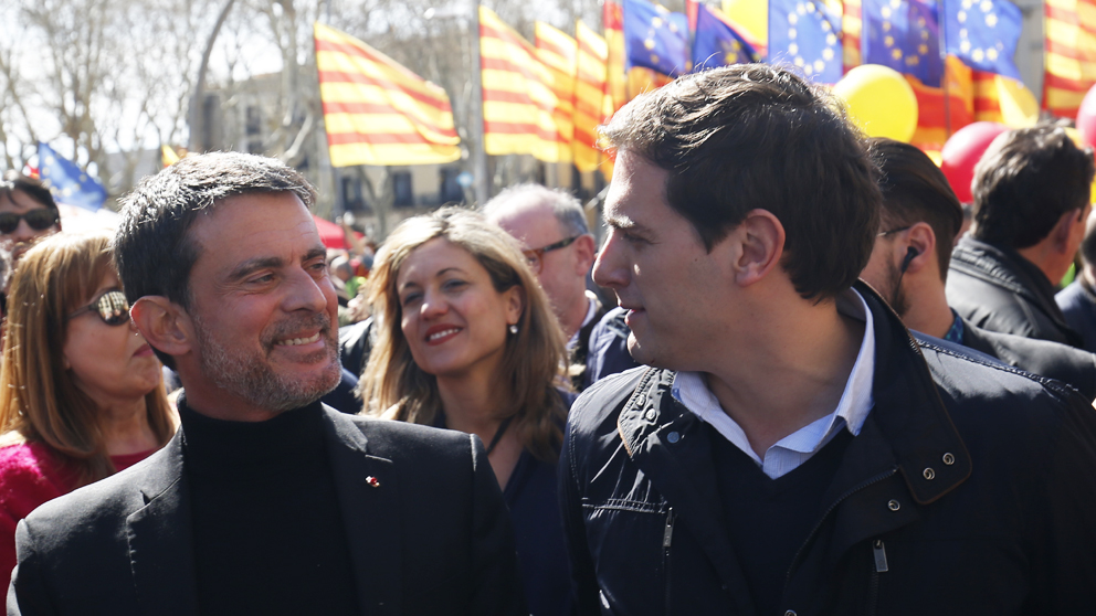 Manuel Valls y Albert Rivera. (Foto: AFP)